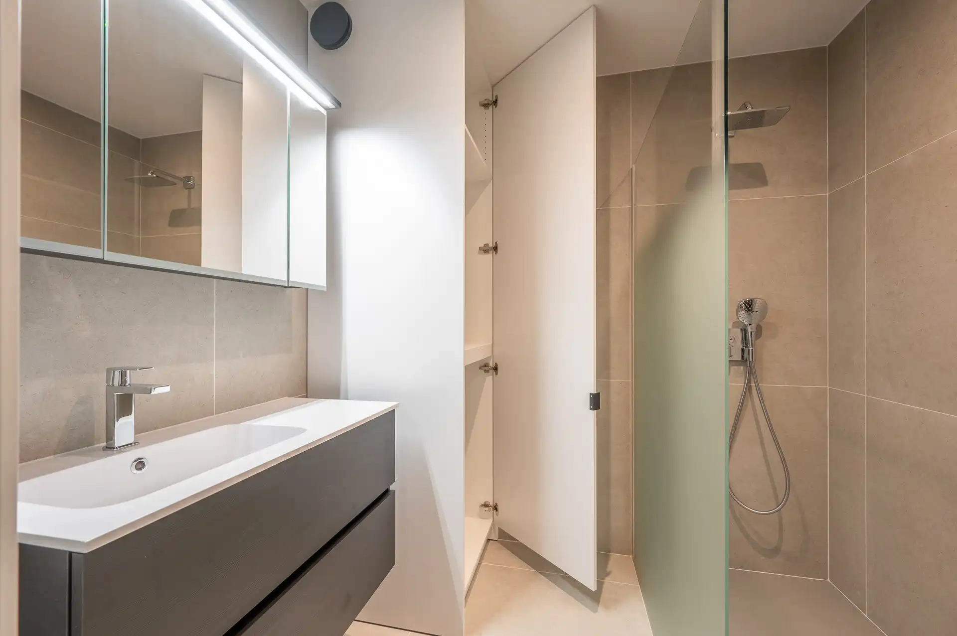 Ongemeubeld: prachtig nieuw en zonnig appartement nabij het centrum en de zeedijk! foto 11