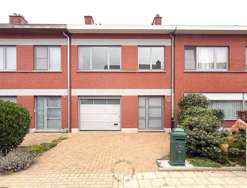 Charmante woning met 3 slaapkamers, garage en tuin op gunstige locatie in Zwijndrecht foto {{pictureIndex}}
