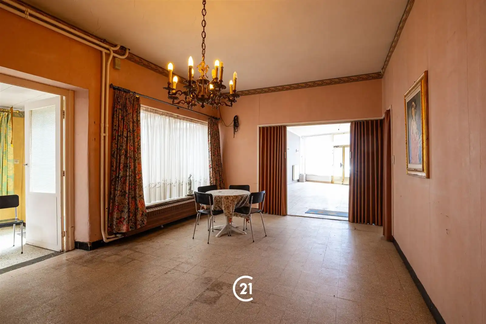 Ruime, te renoveren woning op een strategische ligging foto 6