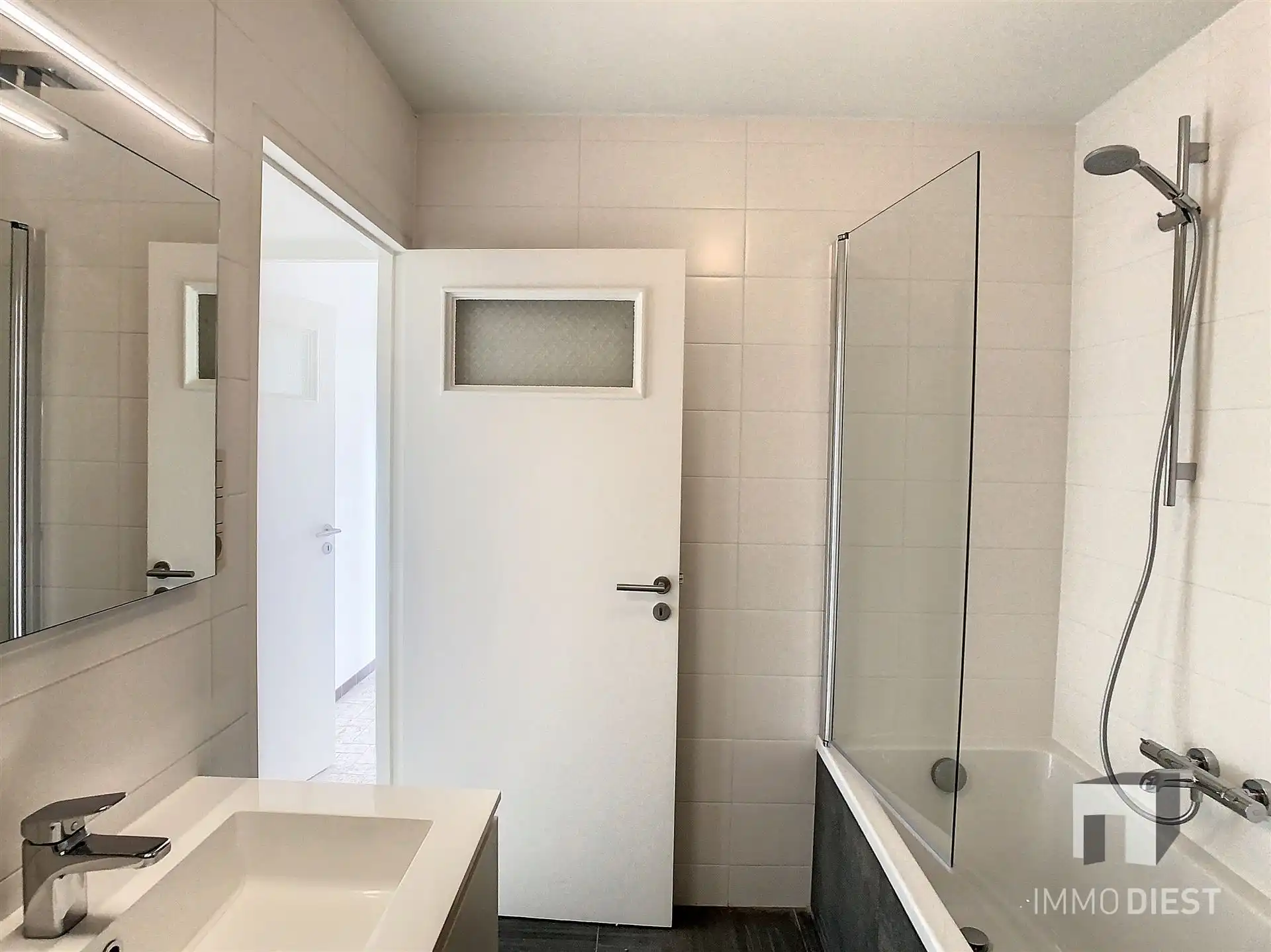 Gerenoveerd appartement met twee slaapkamers in het hartje van Hulst (Tessenderlo) foto 15