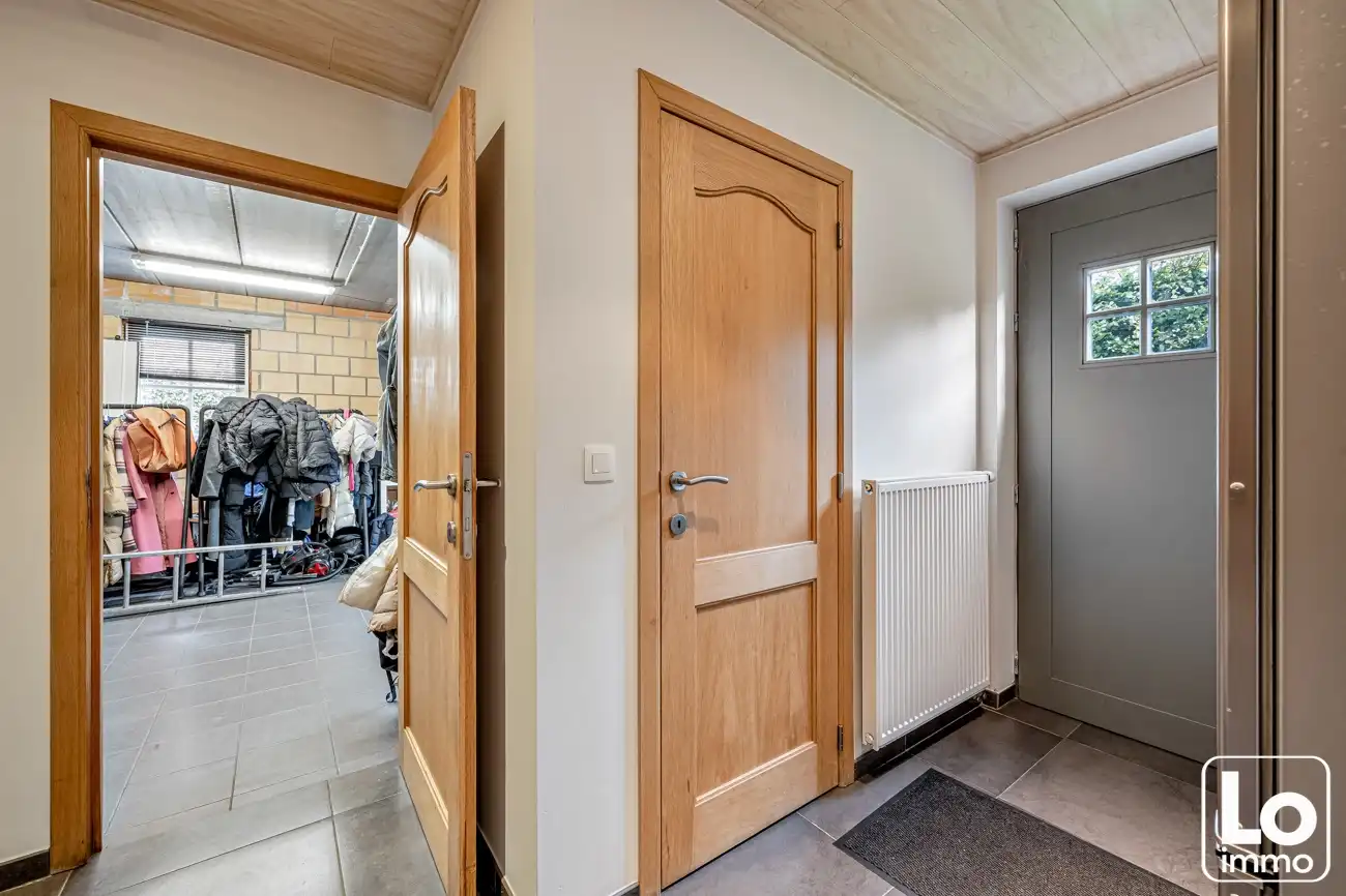 Instap klare ruime open woning met inpandige garage en een zuid georiënteerde tuin op een toplocatie nabij het centrum van Lochristi! foto 11