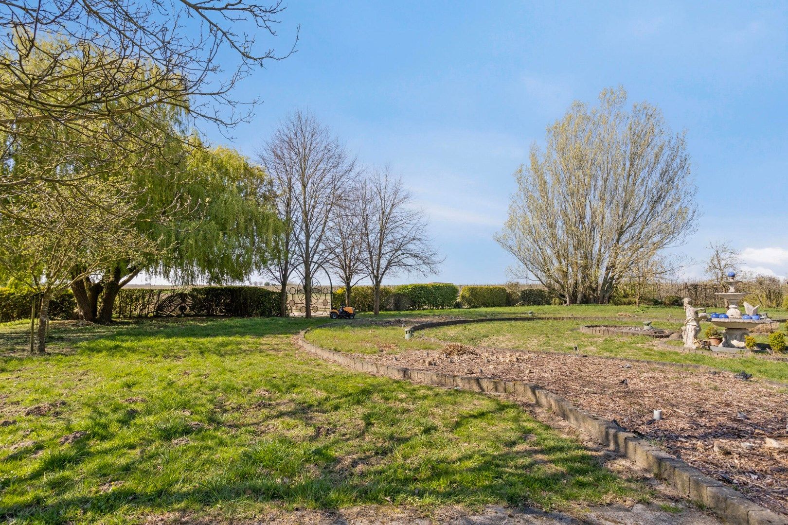Vrijstaande villa met open zicht, grote zonnige tuin en praktijkruimte – Tongeren foto 27