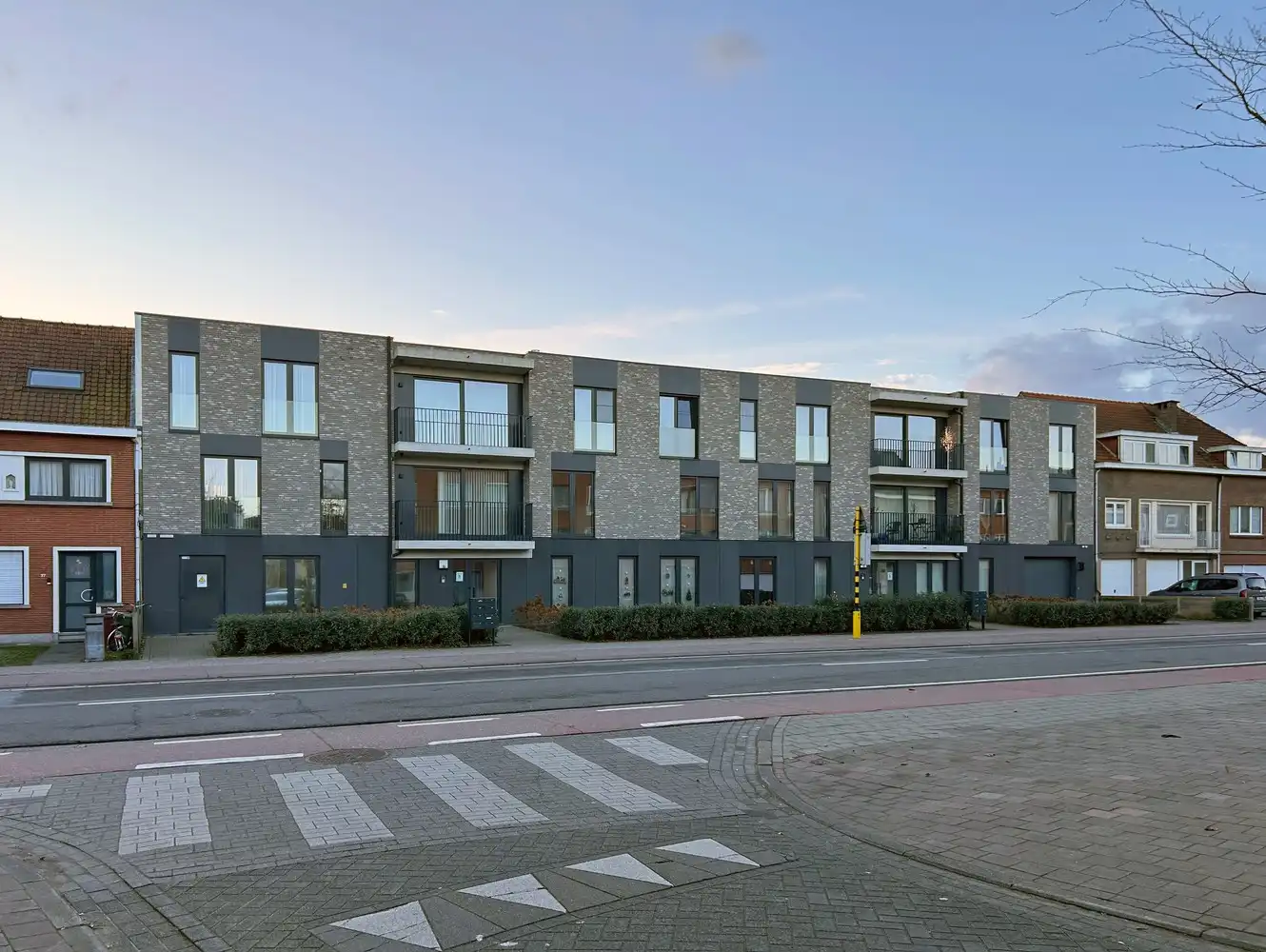 Ondergrondse autostaanplaats in residentie "THE SILVER RESIDENCE" foto {{pictureIndex}}