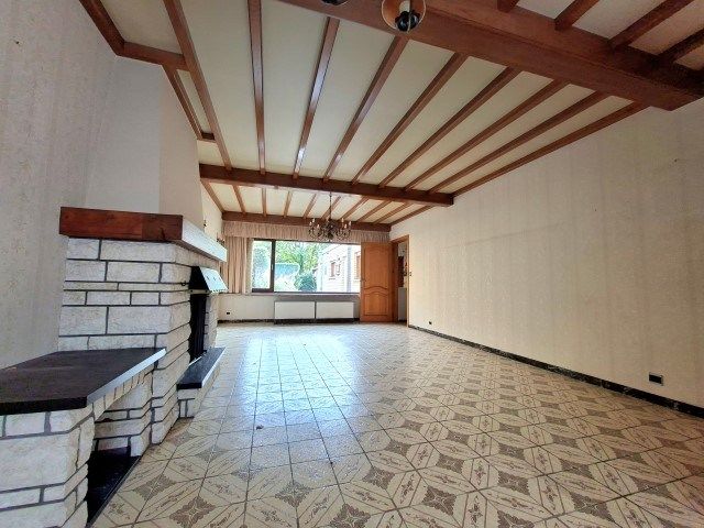 Ruime rijwoning met garage en tuin foto 8