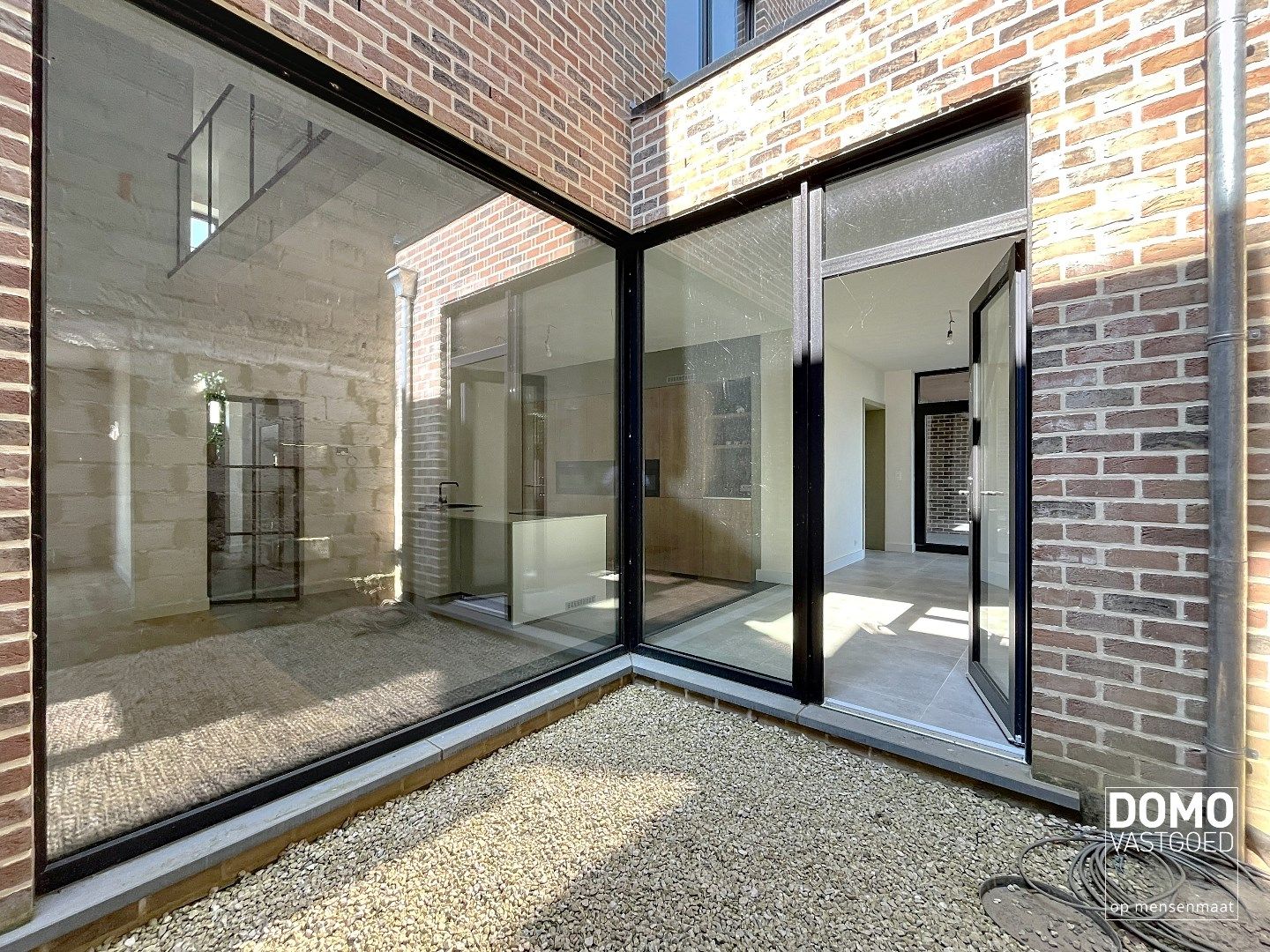 PRACHTIG GERENOVEERDE, LICHTRIJKE WONING MET 3 SLAAPKAMERS, 2 BADKAMERS, EEN ZONNIGE TUIN EN 2 PARKEERPLAATSEN TE GINGELOM (MIELEN-BOVEN-AALST)   foto 33