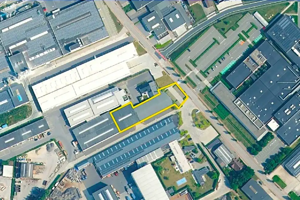 bedrijfsgebouw | 960m² showroom, kantoren en 840m² magazijnruimte. foto 19