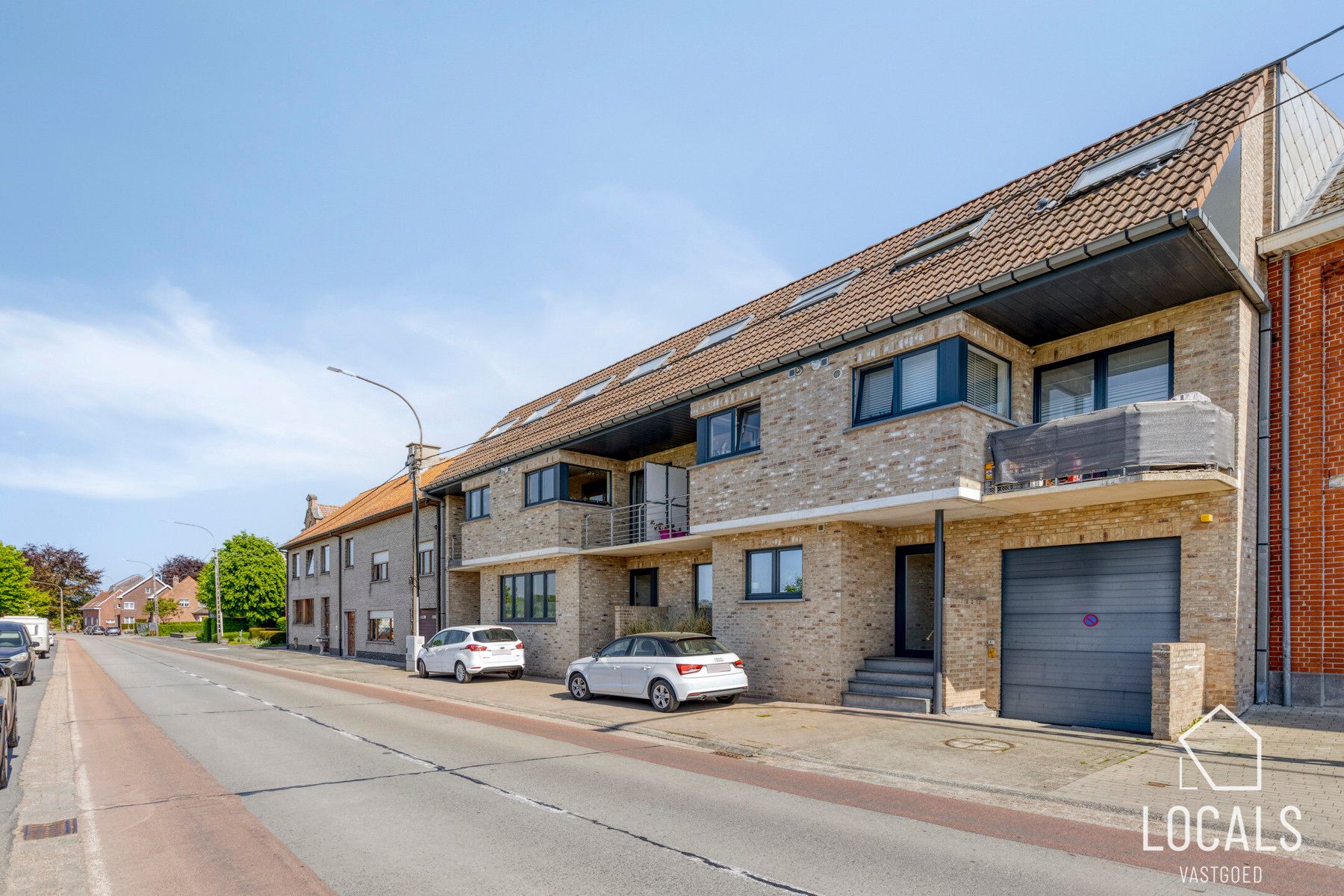 Instapklaar duplexappartement met 2 terrassen, 2 garageboxen foto 2