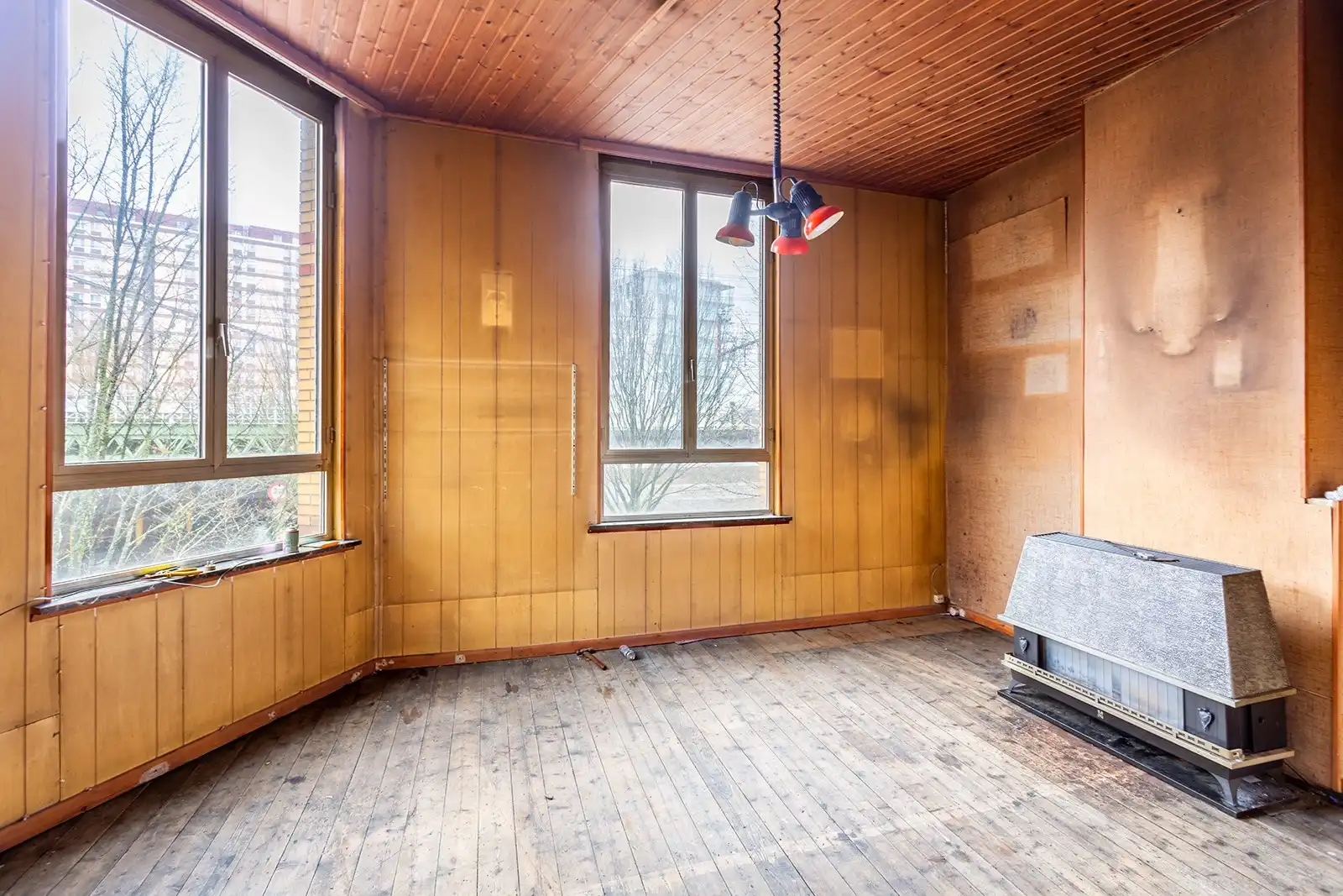 Te renoveren hoekwoning met garage foto 4