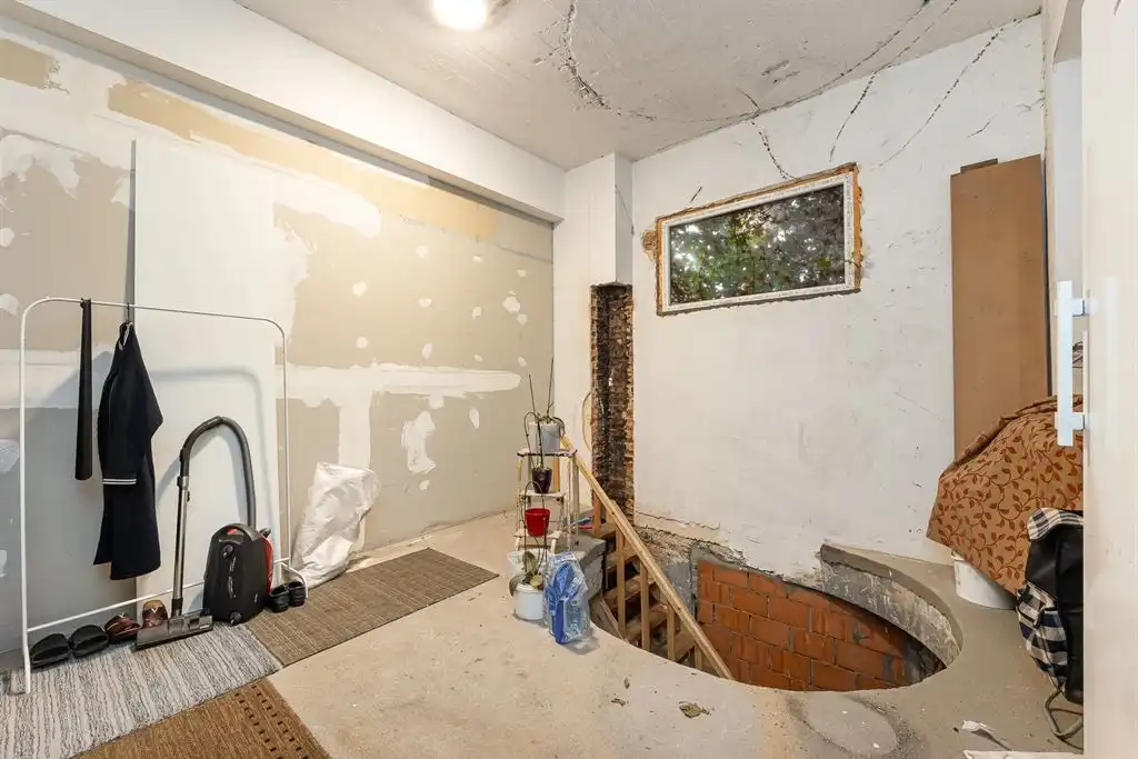 Magazijn met woning foto 6