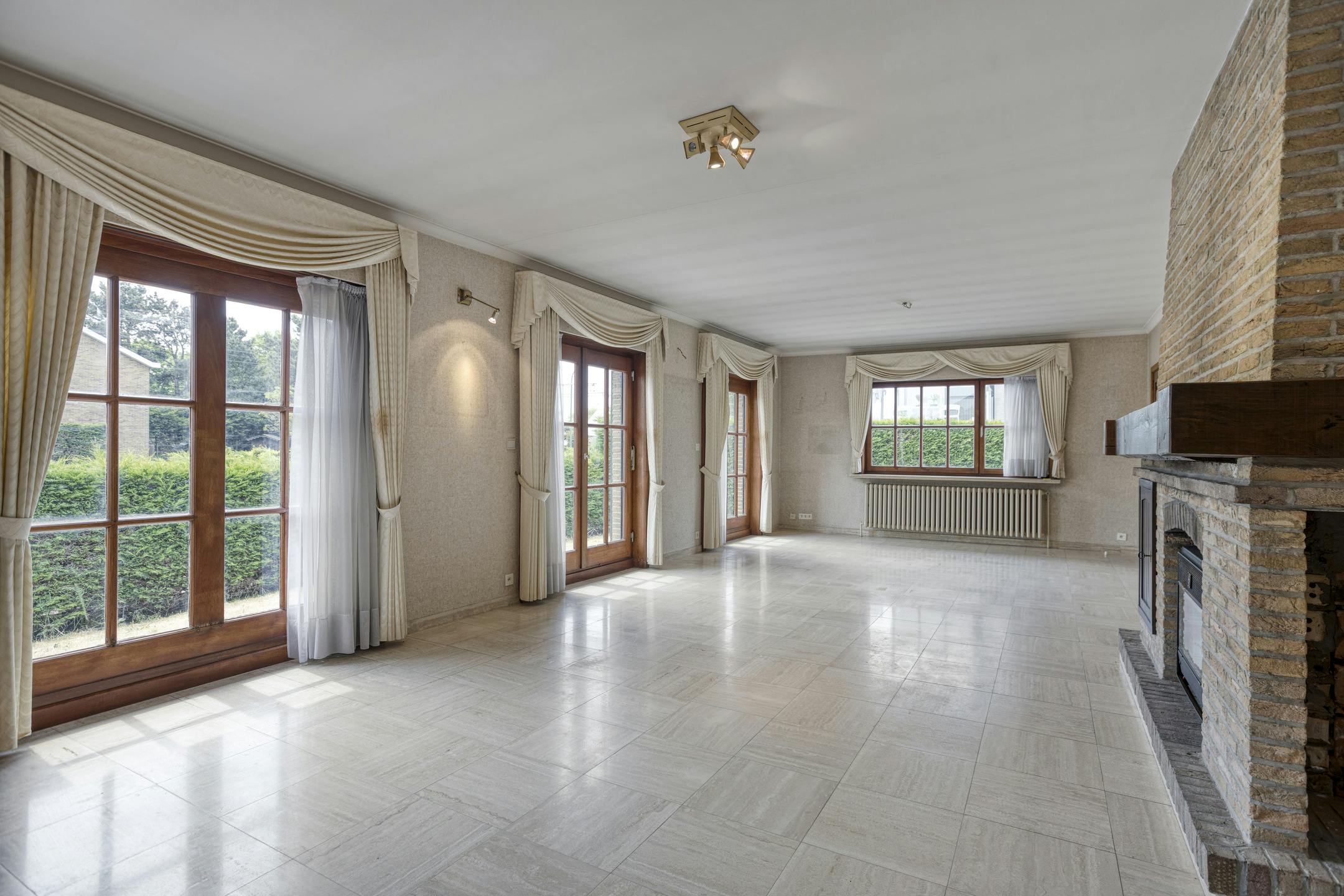 Te renoveren vrijstaande bungalow te koop in De Panne foto 3