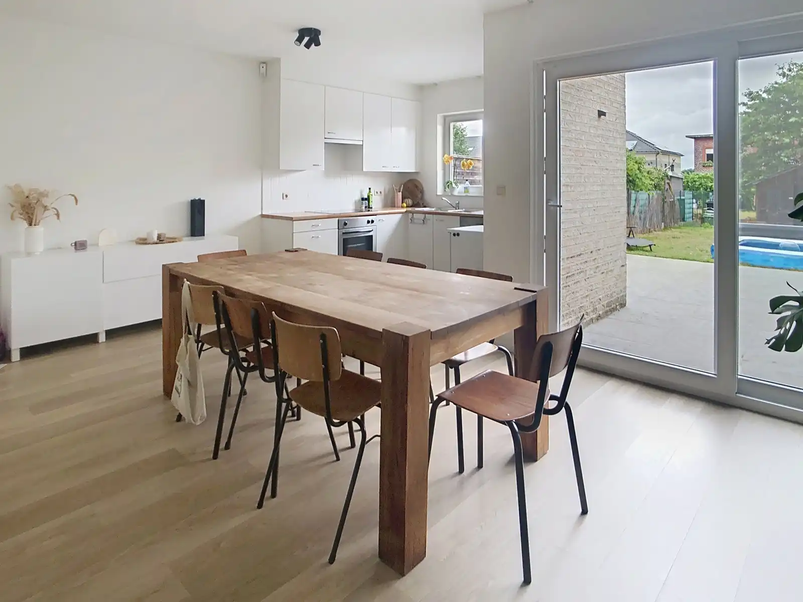 Nabij centrum: woning met 3 slaapkamers, tuin en garage foto 5