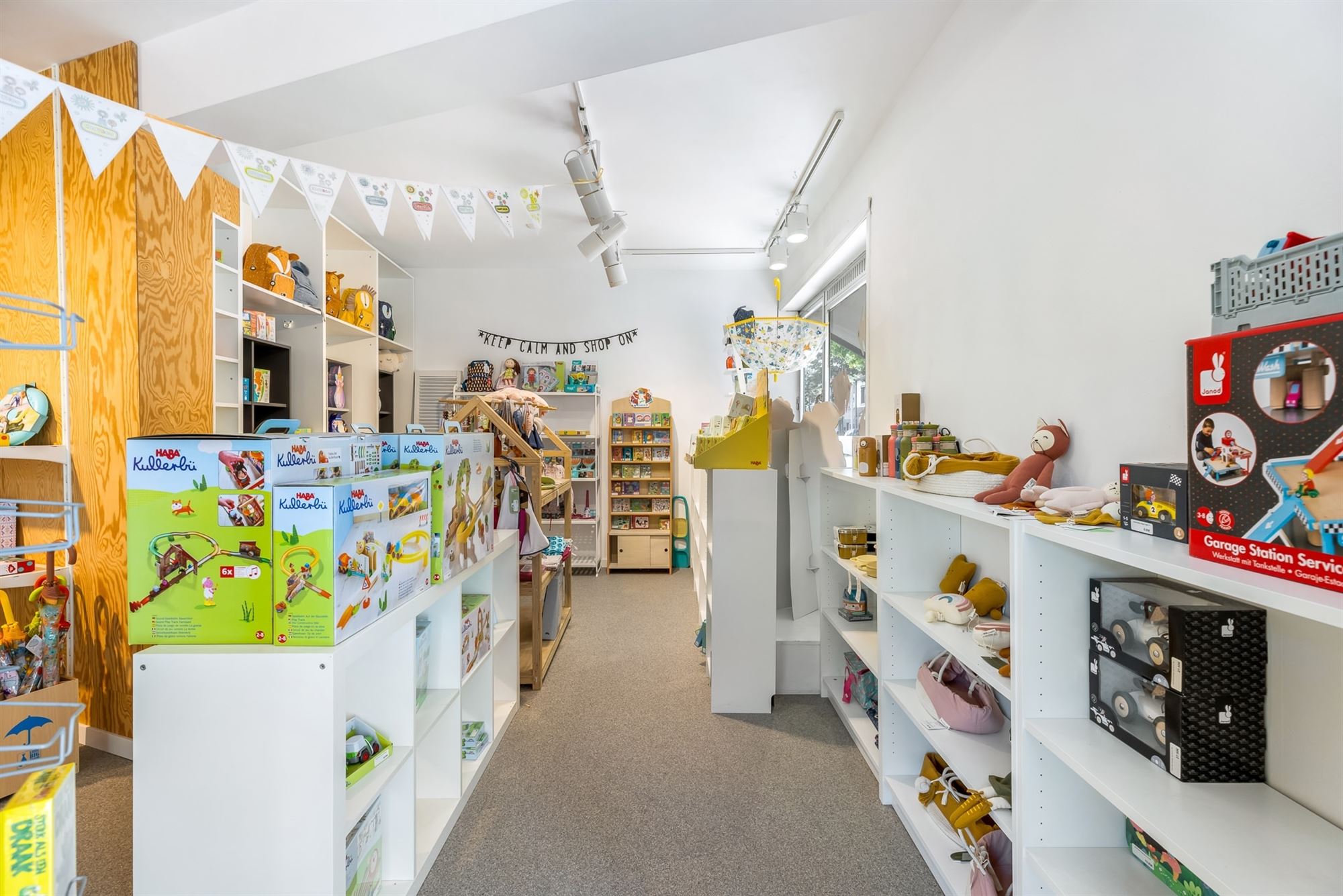 RUIM HANDELSPAND (123M²) IDEAAL GELEGEN OP DE HOEK VAN DE MARKT EN DE DORPSSTRAAT TE HEPPEN foto 7