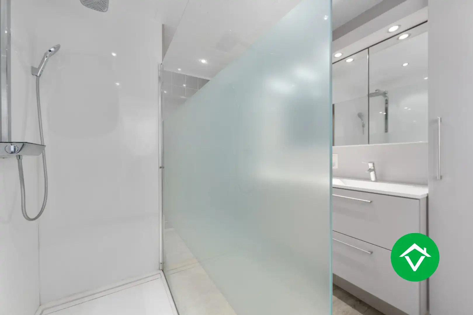 Rustig gelegen alleenstaande woning met bijgebouwen te Koekelare foto 13