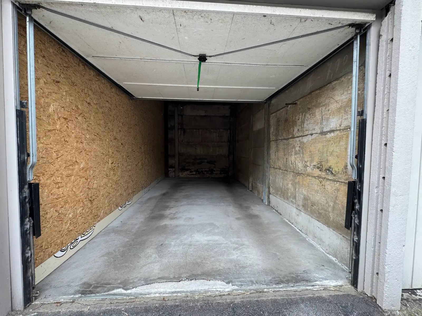 Garagebox met manuele poort foto 5