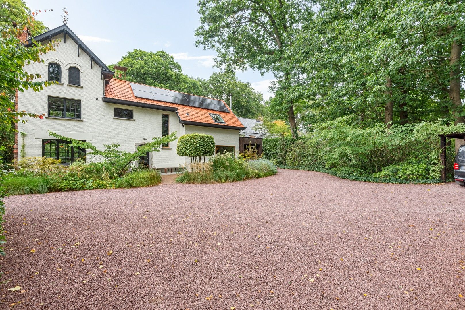 Charmante, vrijstaande villa met zonnige tuin en zwemvijver foto 30