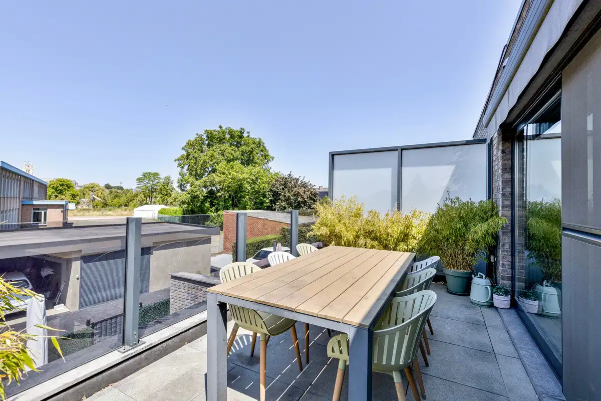 FLEXIBEL DUPLEX APPARTEMENT VAN 183M² MET 5 SLAAPKAMERS MET ZORG- EN WOONOPLOSSING NABIJ CENTRUM TONGEREN. foto 13