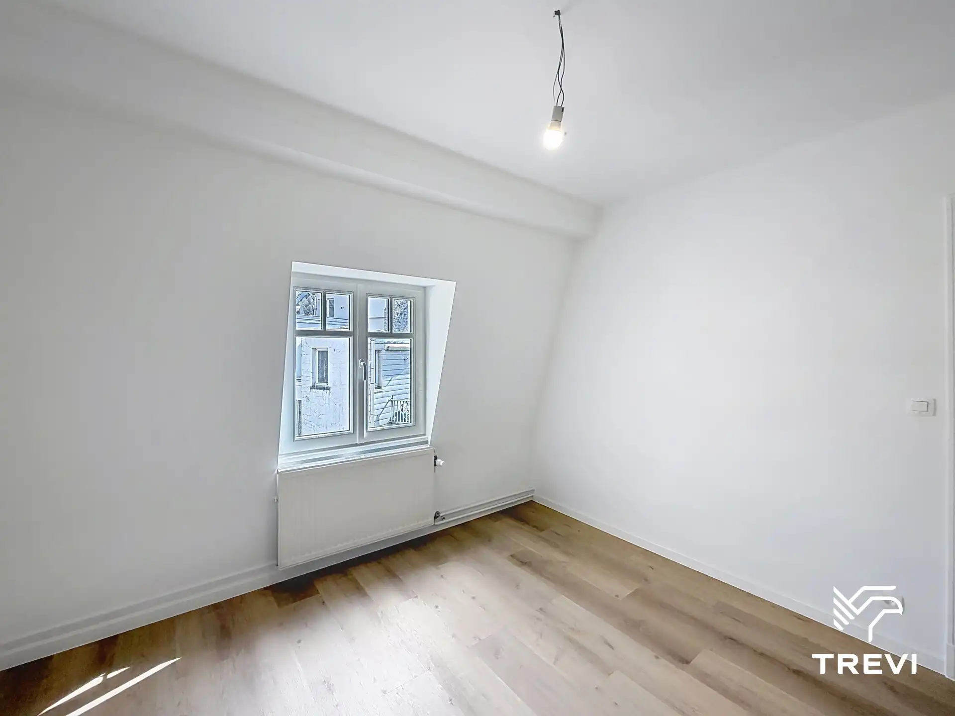 TOUR & TAXIS – Prachtige woning met 4 slaapkamers, terras en tuin! foto 13