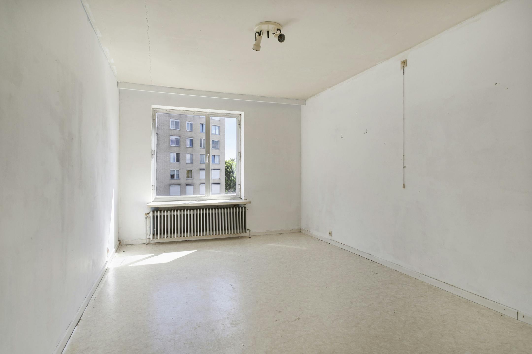 Te renoveren appartement te Roeselare  foto 2
