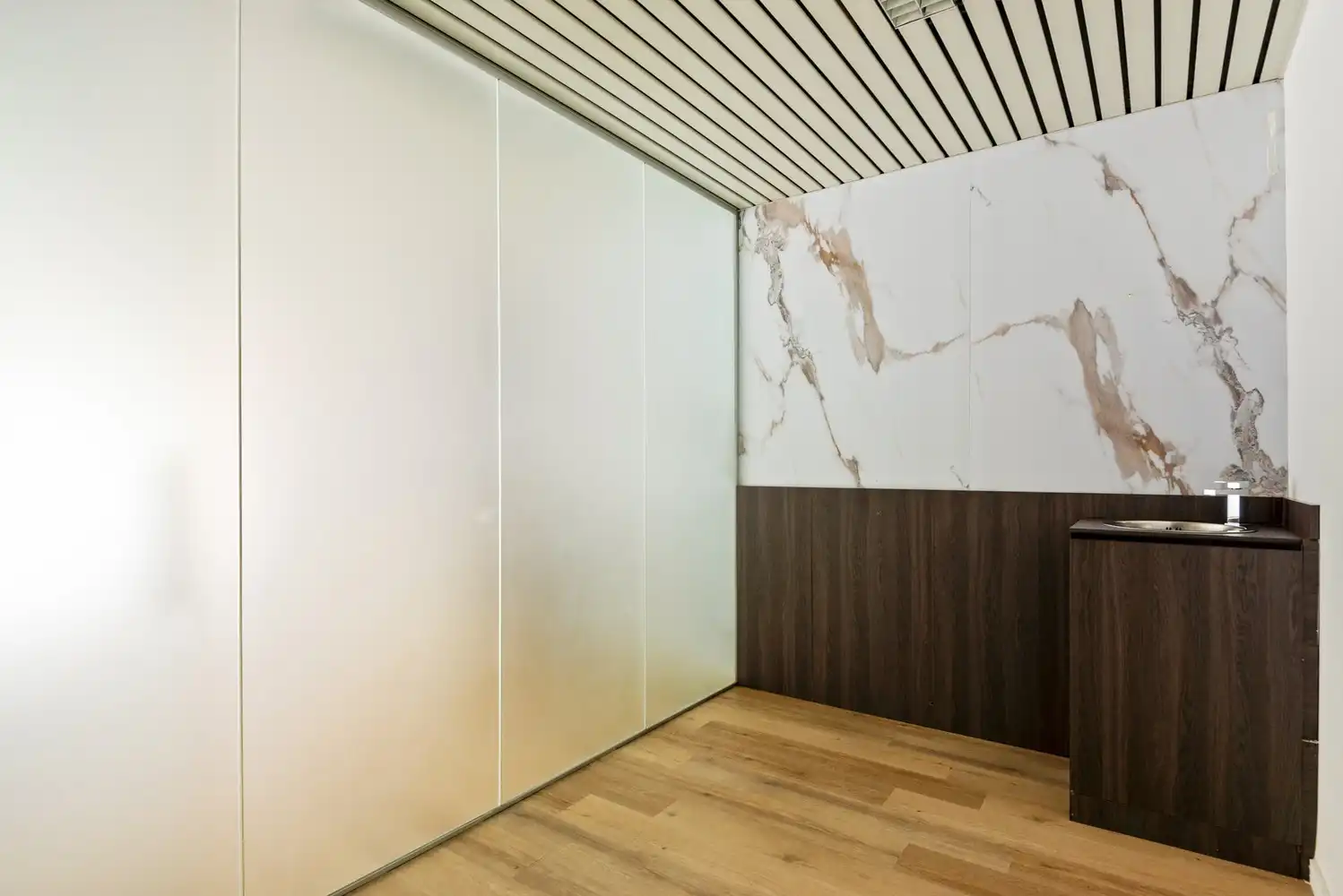 Handelsgelijkvloers in het centrum van Wijnegem! foto 8