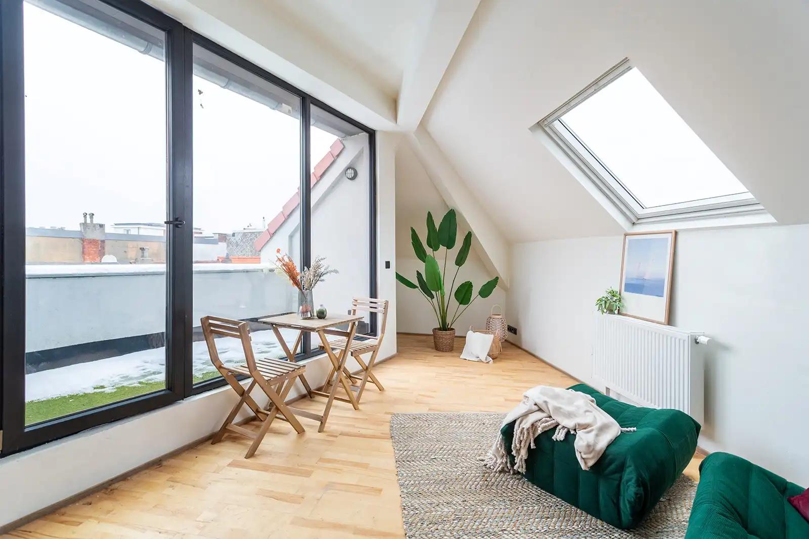 Instapklaar dakappartement op een zuchtje van Park Spoor Noord foto {{pictureIndex}}