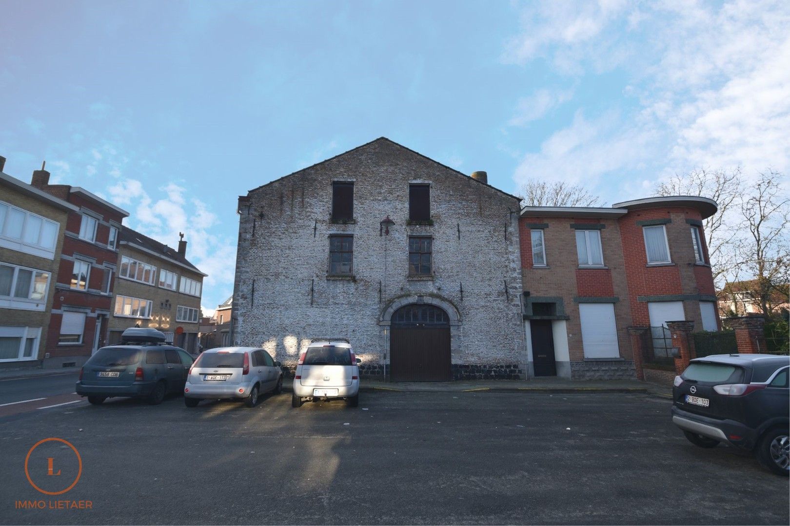 17de eeuwse imposante olieslagerij te koop in het centrum van Menen foto {{pictureIndex}}