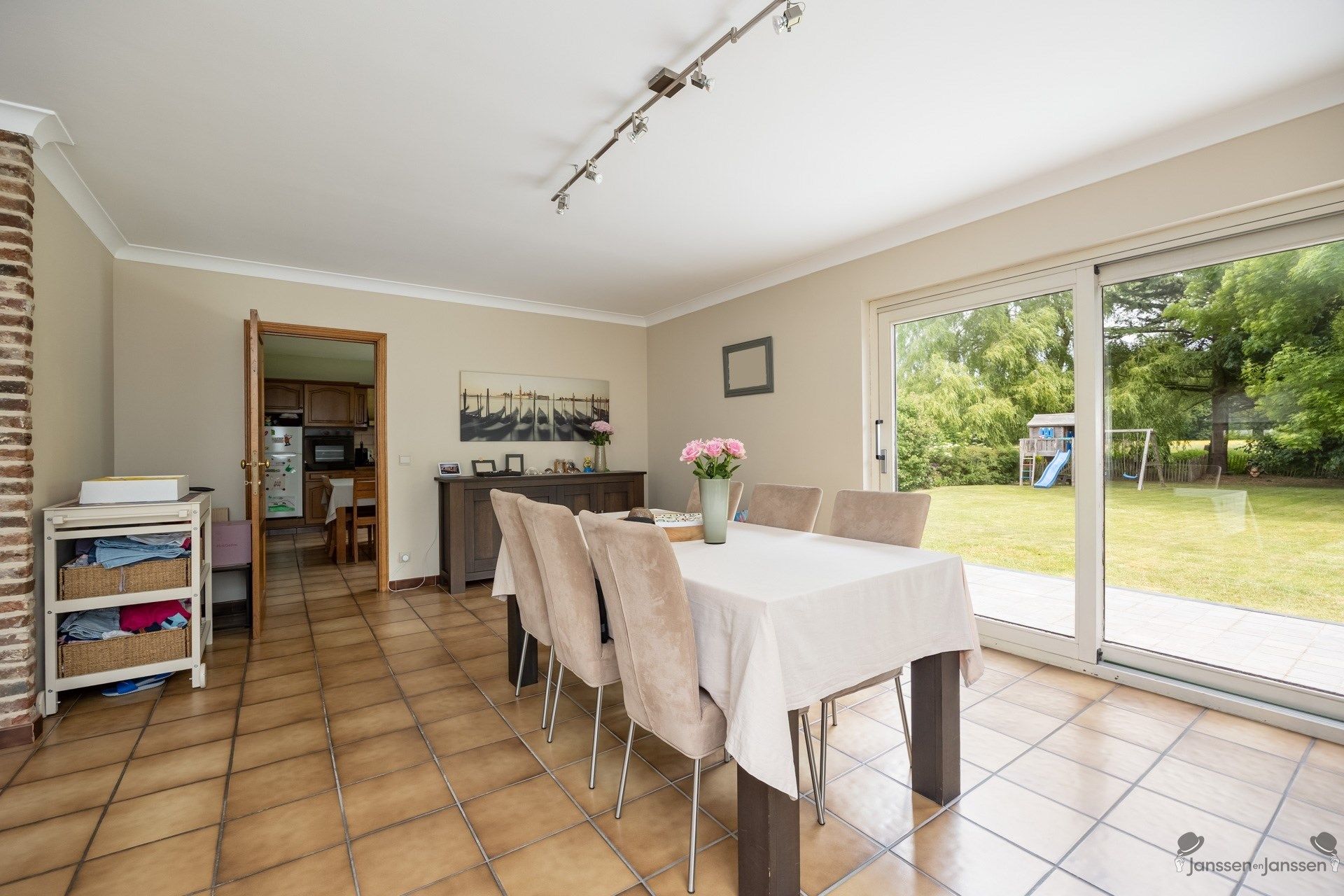 Rustig Gelegen Ruime Villa op 1411m² foto 5