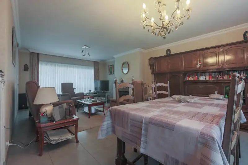 Rustig gelegen, ruime woning met 4 slaapkamers, tuin en garage. (ENERGIELABEL C) foto 9