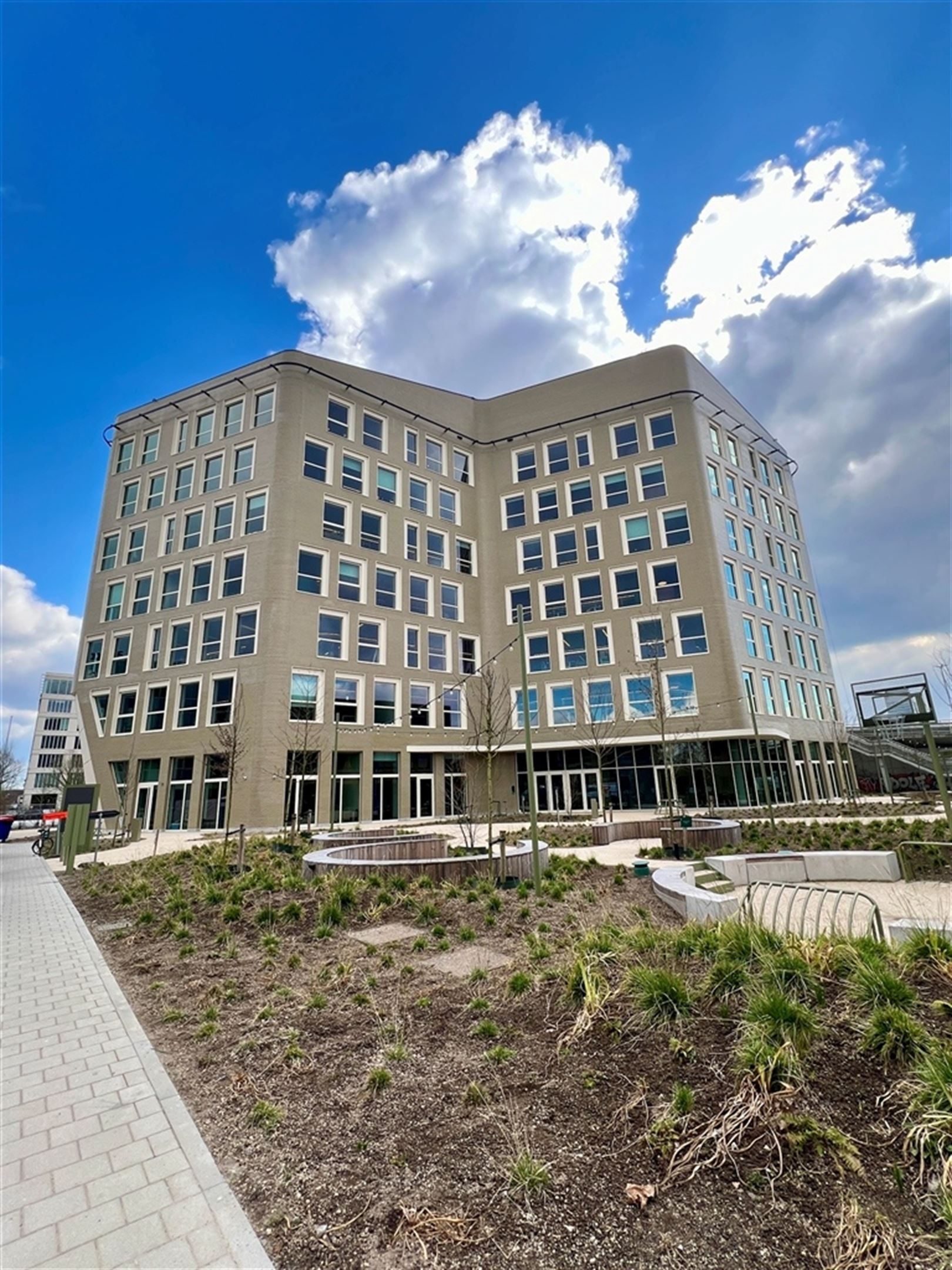 Nieuwbouw kantoren langs The Loop foto {{pictureIndex}}