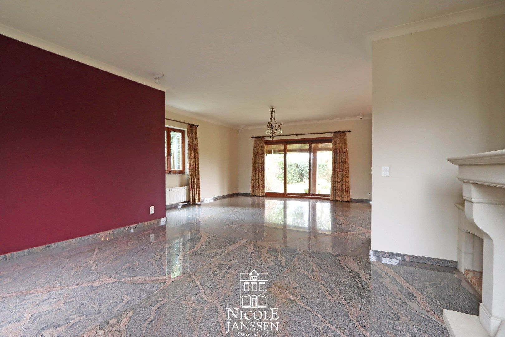 Ruim ingedeelde villa met 7 slaapkamers, dubbele garage en volledig omheinde tuin  foto 7