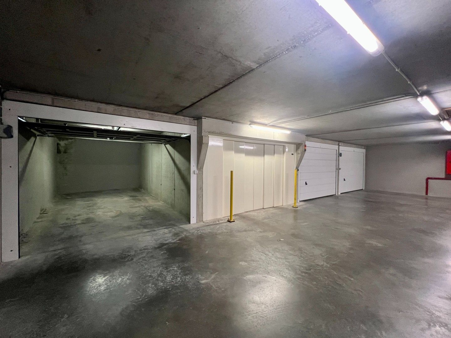 Ruime garage nabij De Bolle foto 4