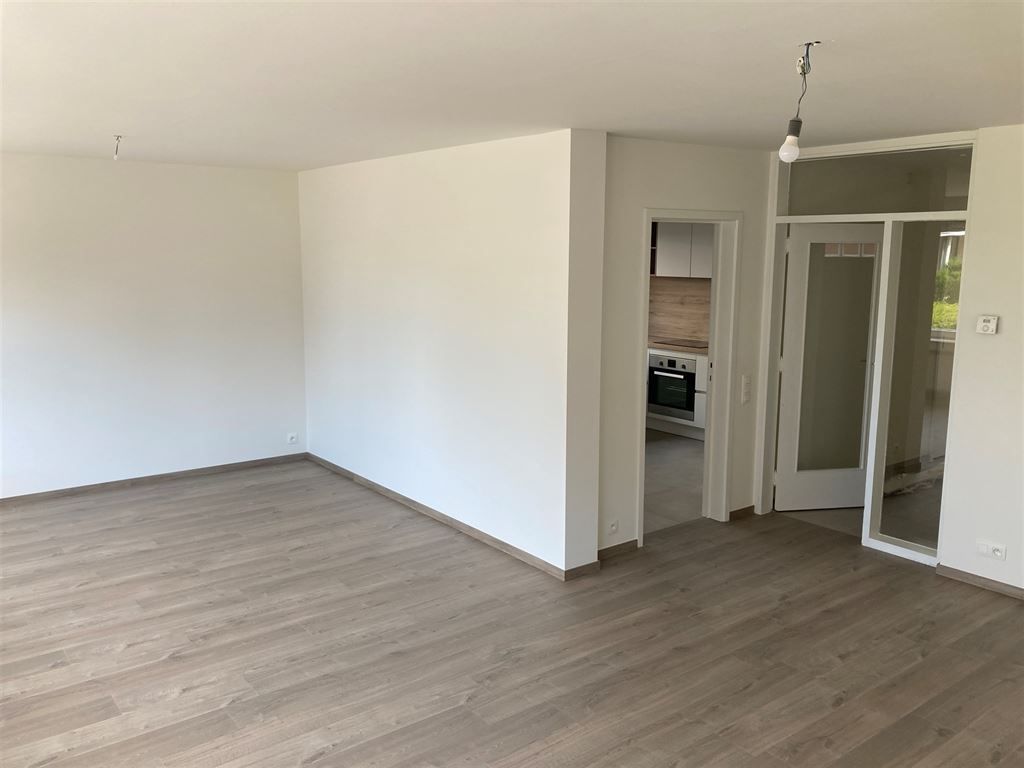 Prachtig gerenoveerd gelijkvloers appartement met 2 kamers foto 6