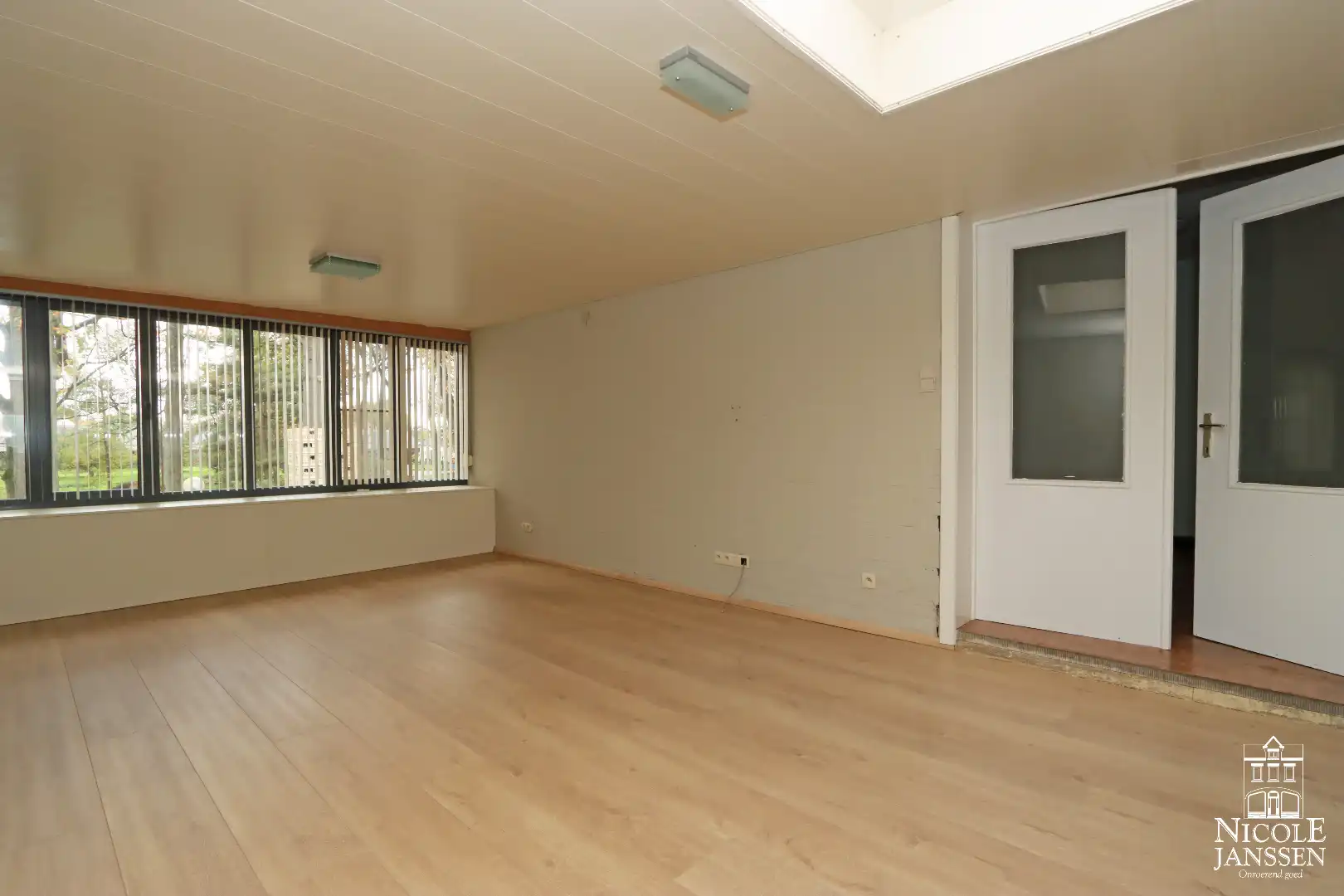 Handelspand met grote loods en bovengelegen woonst net buiten het centrum van Maaseik foto 19