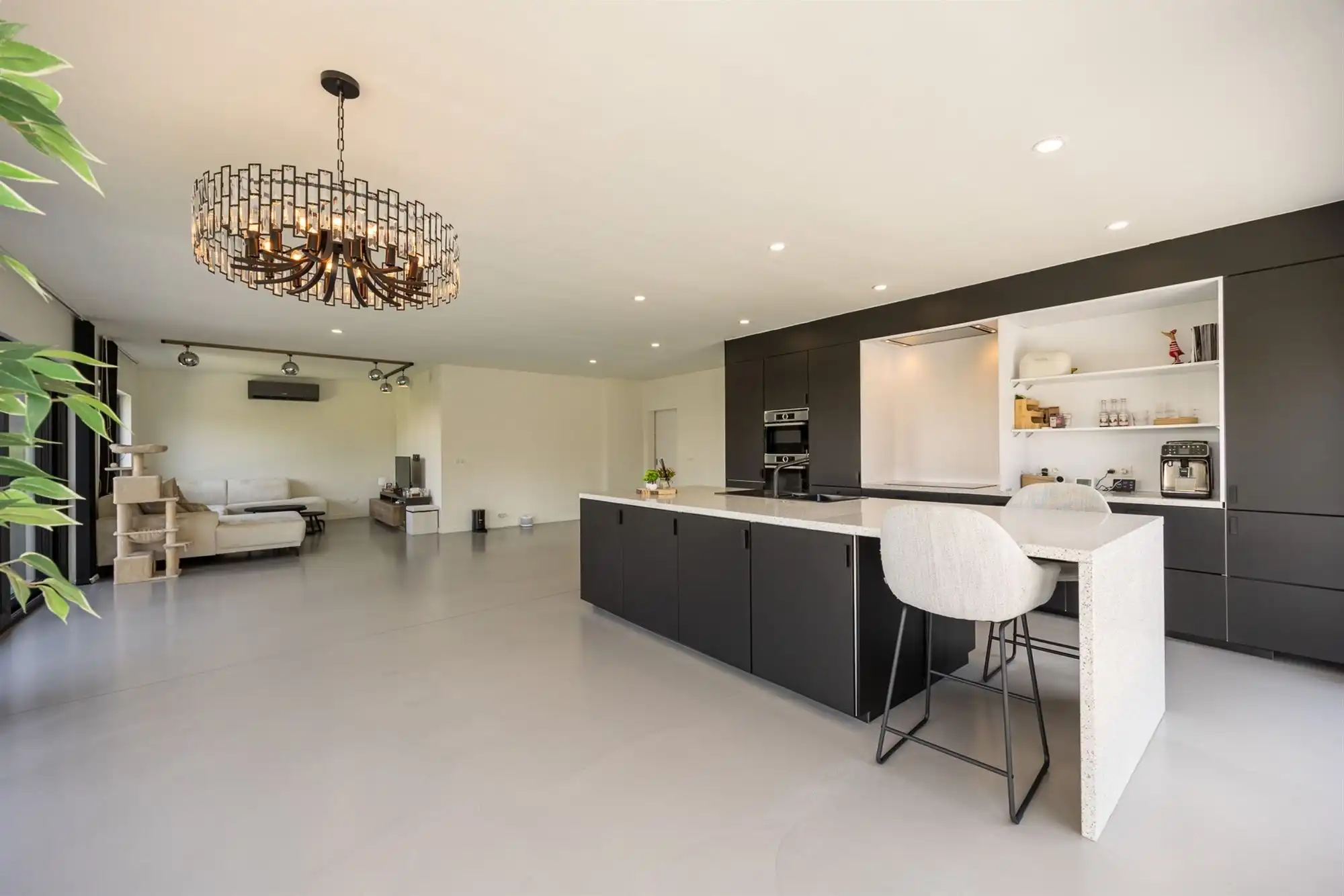 Instapklare villa met 3 slaapkamers op 797 m² foto 4