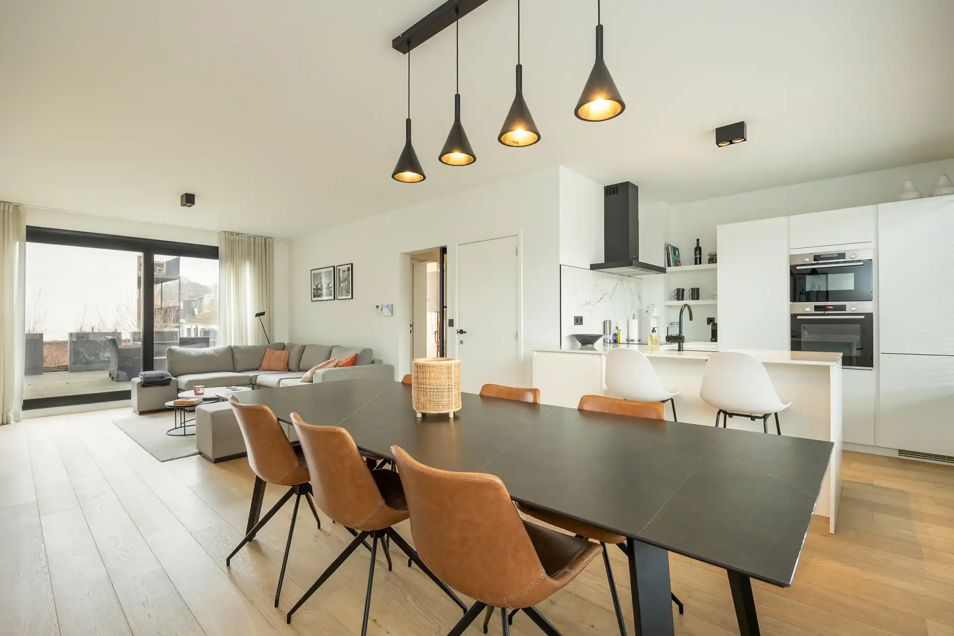 Prachtig gerenoveerde duplex met 3 slpks en giga terras foto {{pictureIndex}}