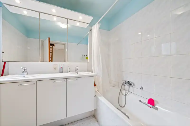 Roeselare : ruime lichtrijke duplexappartement met zolder voorzien van  2 slaapkamers en een groot zonneterras binnenin een woonerf. (opp 143 m²) foto 7