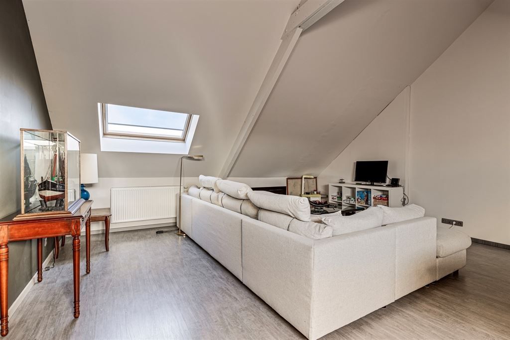 Polyvalent, gerenoveerd appartement met eventuele kantoorruimte! foto 3