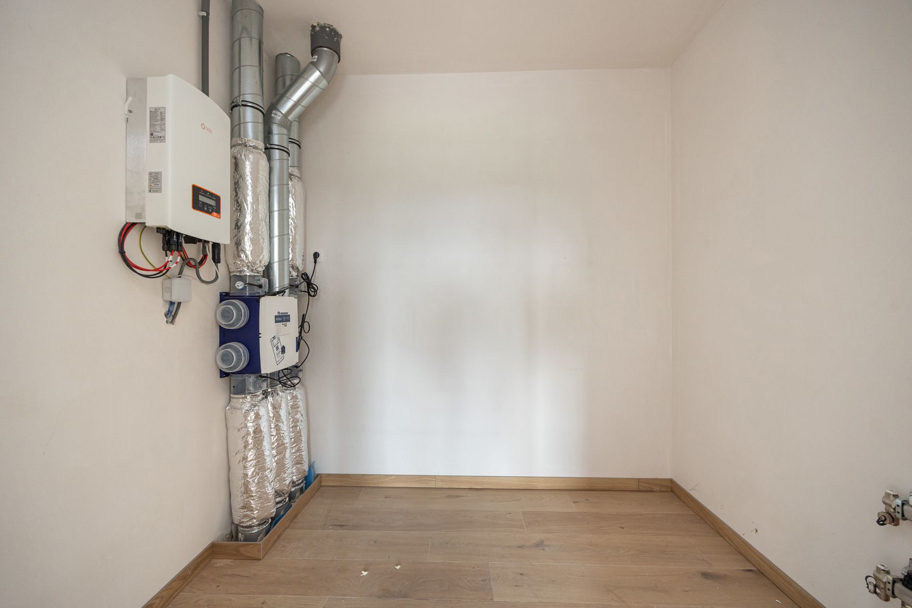 Woning met 3 slaapkamers en carport/fietsenberging op perceel van ca 366m² foto 12