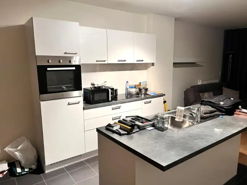 Lichtrijk twee slaapkamer appartement met autostaanplaats foto 2