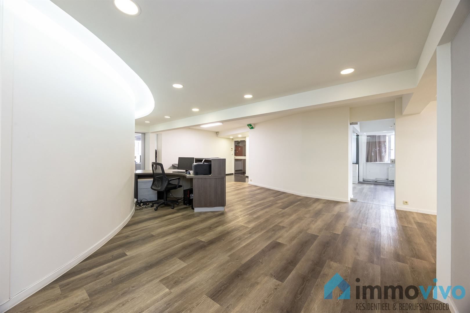 Plateau kantoren van 476 m², deels verhuurd op interessante locatie foto 2