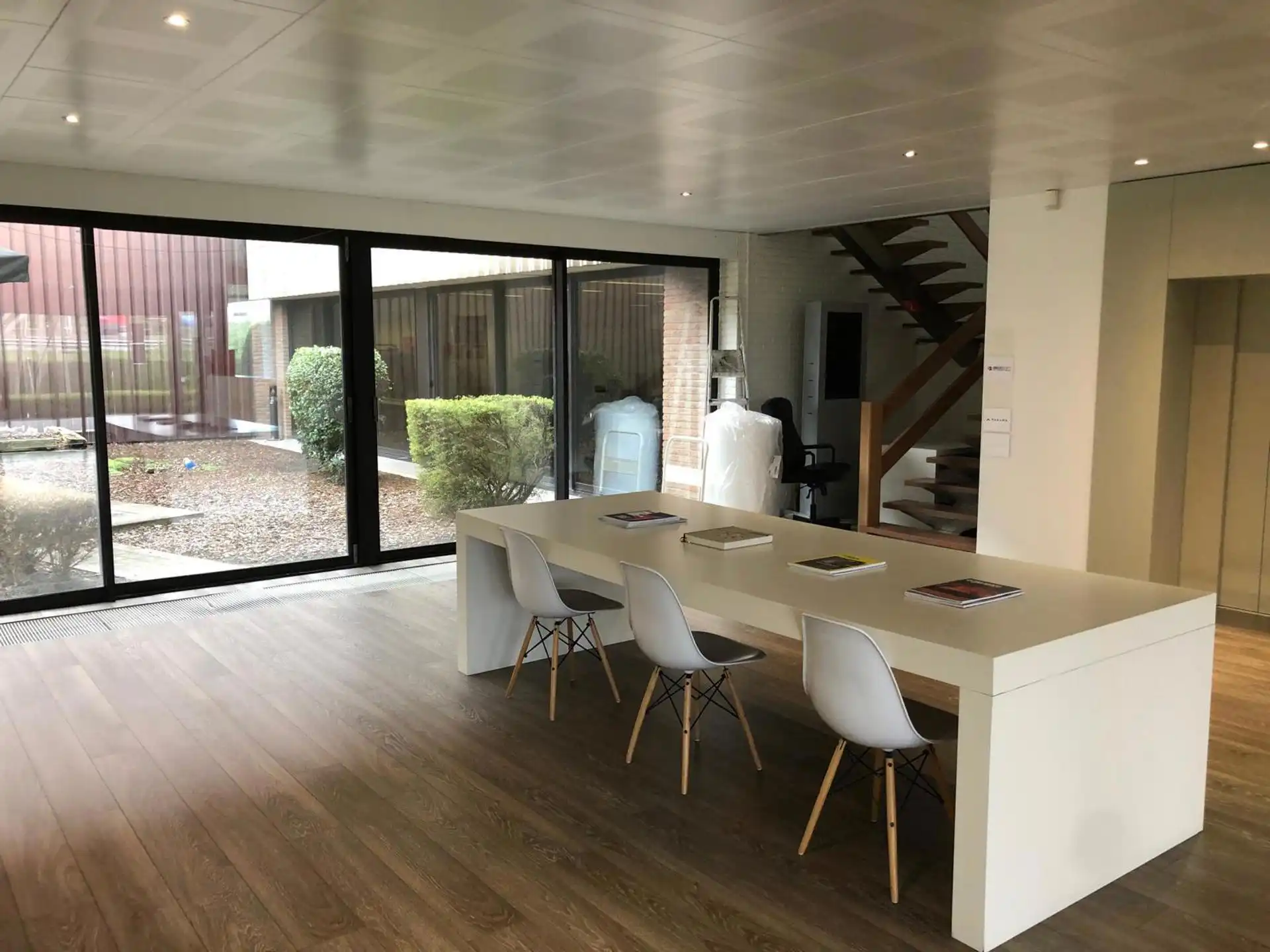 Magazijn 2.963m² met kantoren 569m²  in Temse foto 10