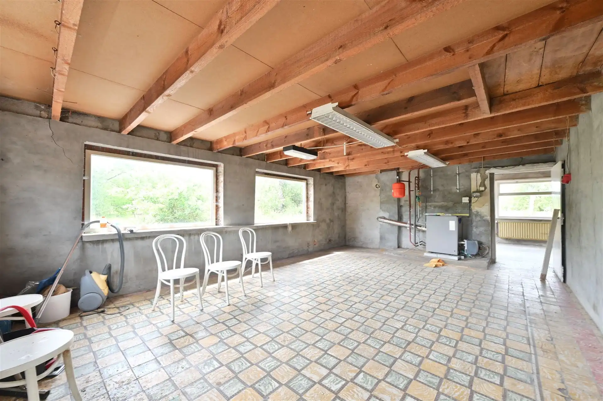 Te renoveren hoeve op rustige locatie foto 12