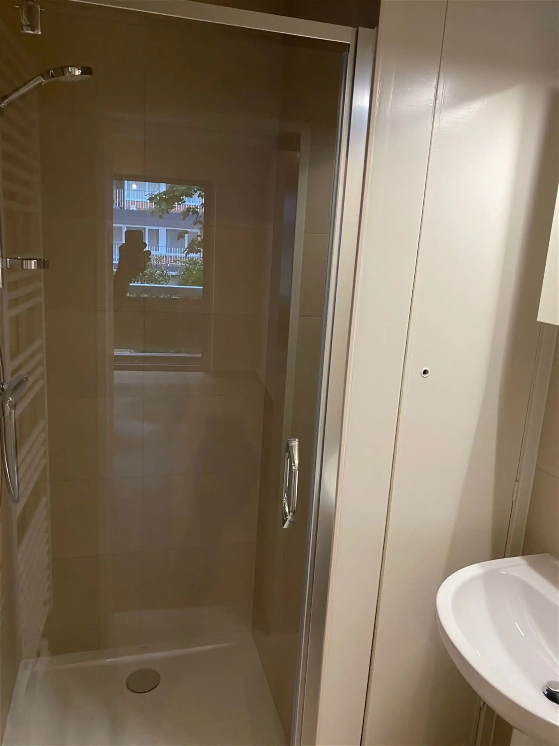 Gerenoveerd appartement met 2 slaapkamers en terras foto 13