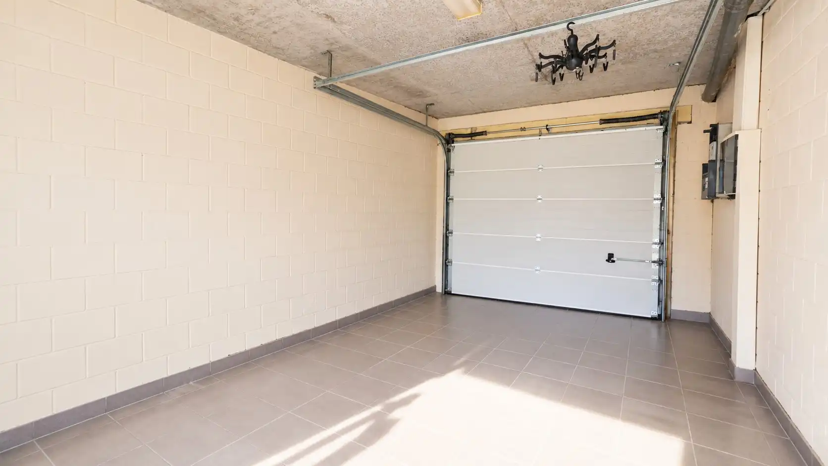 Ruime en lichtrijke gezinswoning met 3 slaapkamers, garage en zonnige tuin in Lokeren. foto 15