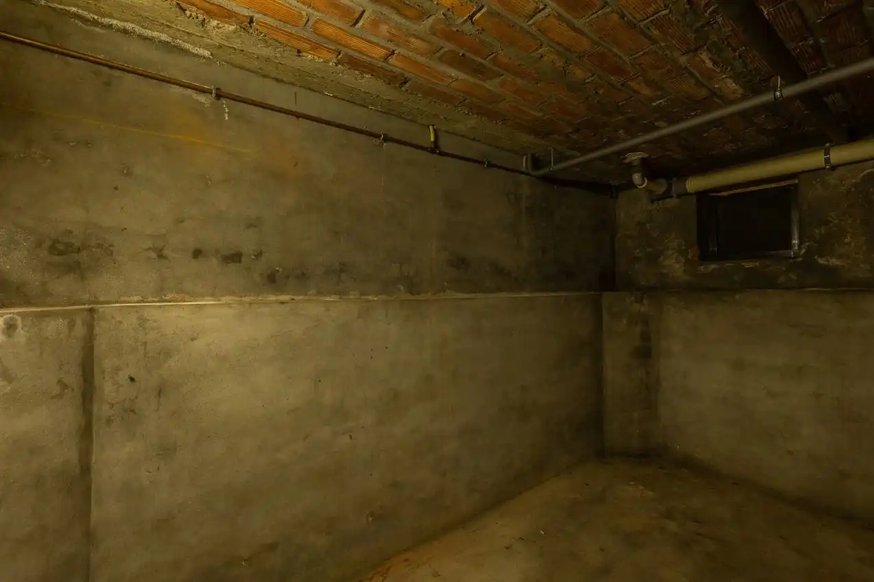 Vier slaapkamers. Twee staanplaatsen. En achteraan een verrassende buitenplek met zuiderse patio-sfeer foto 34