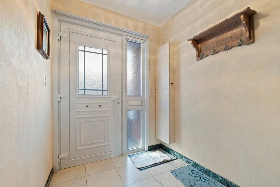 CHARMANTE, INSTAPKLARE WONING MET 3 SLAAPKAMERS, GROTE ZOLDER EN GEEZELLIGE BUITENRUIMTE foto 9