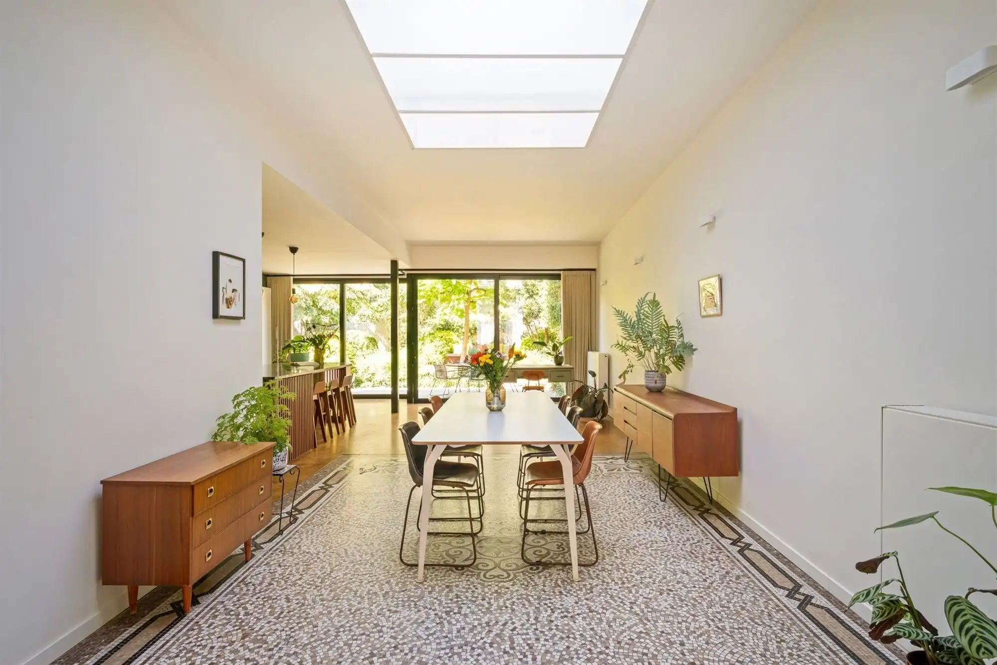 Statige neo-classicistische herenwoning met idyllische tuin foto 6