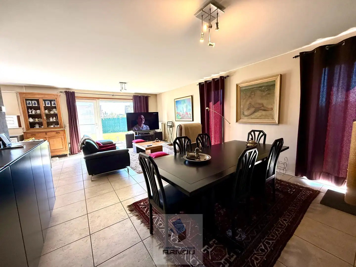 Verzorgde gezinswoning met 3 slaapkamers, gezellige tuin en inpandige garage foto 2