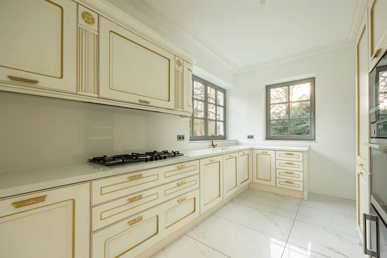 State-of-the-art villa tussen eeuwenoude bomen foto 13