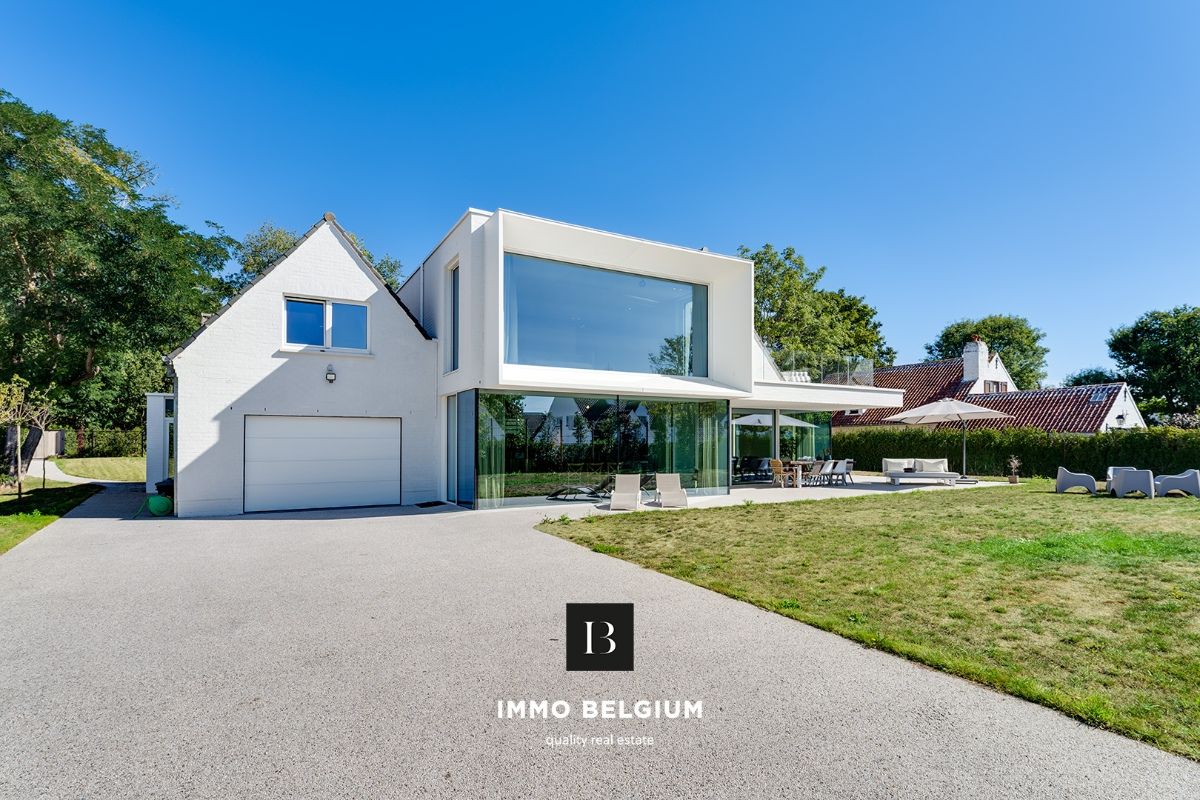 Luxe villa langs de Duinbossen tussen De Haan en Wenduine foto {{pictureIndex}}