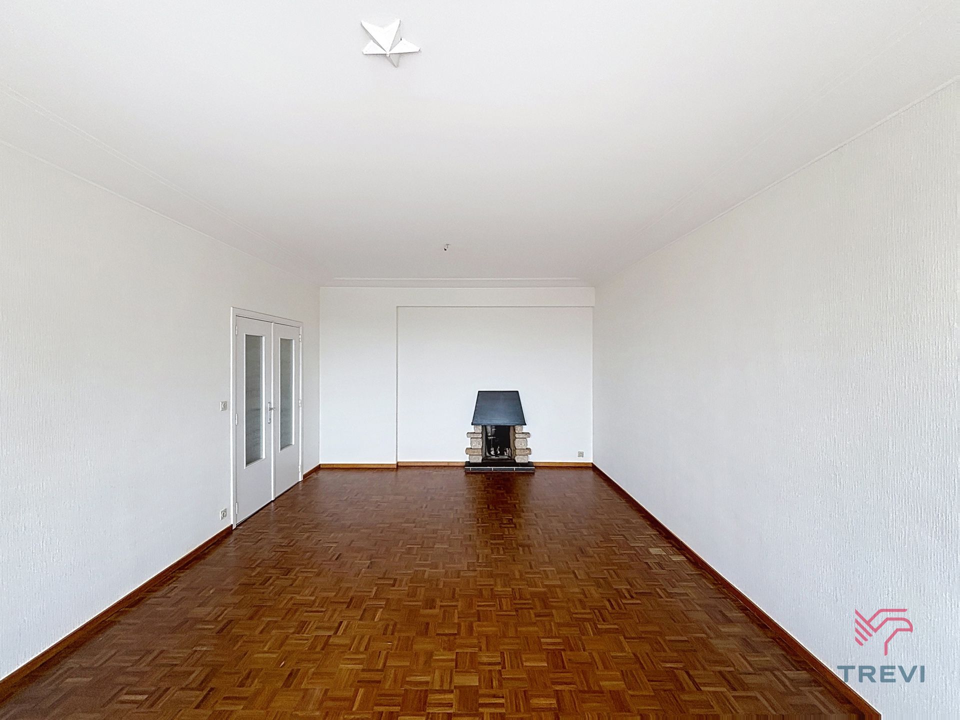 UCCLE - Gerenoveerd appartement met 1 slaapkamer foto 4